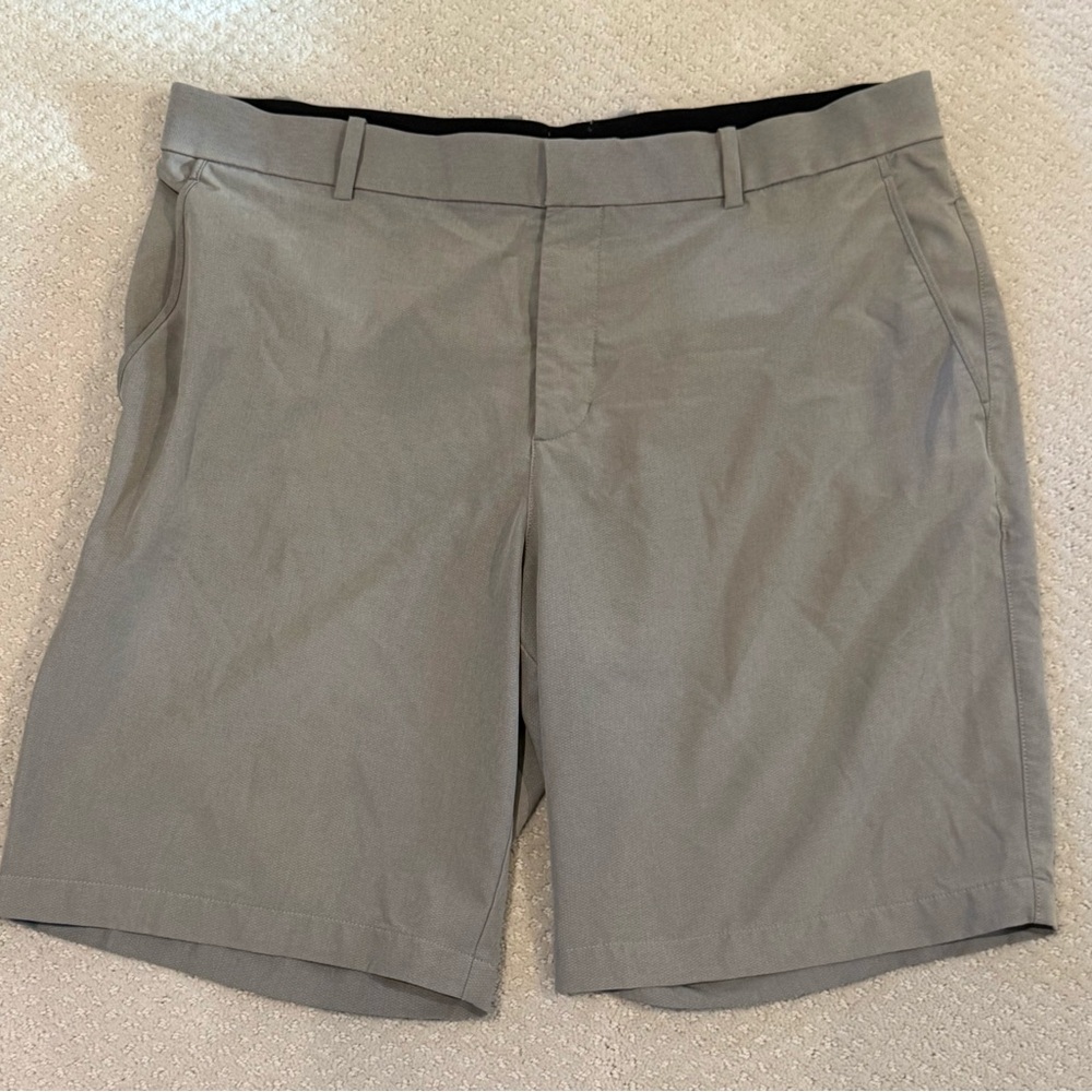 Nike Golf Men's Light Gray Flat Front Shorts